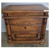 2 DRAWER NIGHT STAND WITH MISSING PULLS 30X17X28