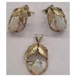 14 K AND OPAL EARRINGS AND PENDANT