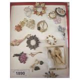 PINS, BROOCHES ASSORTED