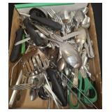 ASSORTED KITCHEN UTENSILS