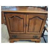 ETHAN ALLEN 2 DOOR 1 DRAWER COMMODE 24X24X24
