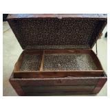 PAINTED DISTRESSED VINTAGE TRUCK WITH TRAY AND CON