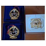 3 PC WHITE HOUSE CHRISTMAS ORNAMENTS