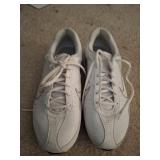 NIKE SIZE 10 LADYS