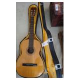 YAIRI GUITAR ACOUSTIC WITH CASE CLASS 8900