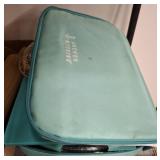 ANCHOR HOCKING TRAVEL CASSEROLE AND ACCESSORIES