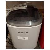 Frigidaire Countertop Ice Maker, Model EFIC189