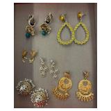 Costume Jewelry Earrings Set
