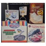 Kitchen Utensil Set: Presses and Slicer