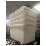 4 White Plastic Bus Tubs with 2 Lids