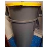 Sparta NSF Gray Trash Can with Yellow Lid