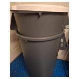 Carlisle Sparta Gray Trash Can W/ Lid