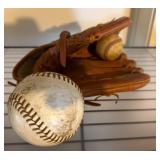 Rawlings BC-200 Baseball Glove with Two Balls