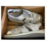 Orthofeet Size 7.5 Gray Sandals