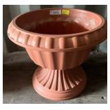 Terracotta-Style Planter PLASTIC , 18x14in c4