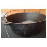 Cast Iron Pot with Metal Bail Handle