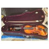 Amati Model E-190 Violin With Case and Bow