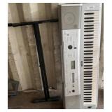 Yamaha DGX-230 Keyboard with Stand c5