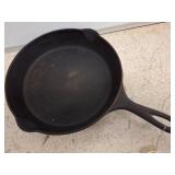Cast Iron Skillet with Pour Spouts