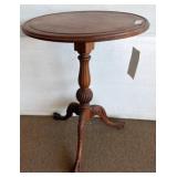 Round Wooden Pedestal Side Table, 22x29
