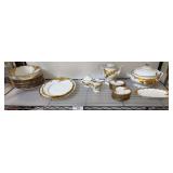 Walbrzych Gold-Trimmed Porcelain Dinnerware Set
