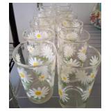 8 Glass Tumblers with Daisy Design