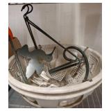 Metal Plant Hanger andï¿½ Basket