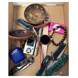 Lot: Folding Knives, Smartwatch, MP3 Players