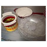 Kitchenware Lot: Glassware, Apple Slicer, Fry Pan