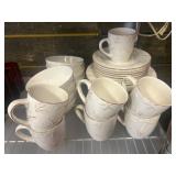 Thomson Pottery Shell-Themed Dinnerware Set
