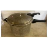 Aluminum Pressure Cooker With Black Handles