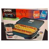 Pyrex Portables Party Size with Hot/Cold Packs