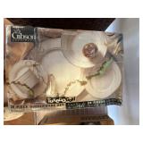 Gibson Tuxedo Gold 20-Piece Dinnerware Set