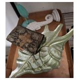 Decorative Items with Seashell and Seahorse Design