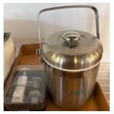 Oggi Stainless Steel Ice Bucket and Rabbit Wine Pu