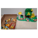 2001 Fisher-Price Little People Playset