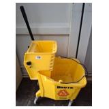 Rubbermaid Brute Mop Bucket with Wringer