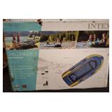 Intex Challenger 3 Three-Person Boat Set