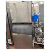 HOSHIZAKI 600 LB WATER COOLED ICE MACHINE