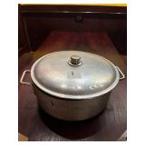 POT WITH LID 16