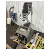 OCTANE FITNESS LATERAL WORKOUT MACHINE