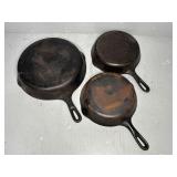 (3) CAST IRON SKILLET FRYING PANS