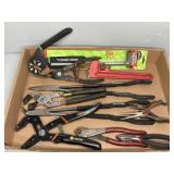 LOT OF HAND TOOLS