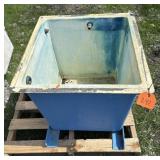 FIBERGLASS WATER STORAGE CONTAINER WITH DRAIN