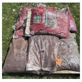 8 BAGS RED MULCH