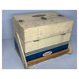R/C AIRPLANE FIELD BOX WITH EXTRA PROPELLERS