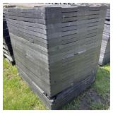 28 LIGHT- MEDIUM DUTY PLASTIC PALLETS, 27" X 49"
