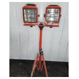 2 LIGHT WORK LIGHT ON STAND
