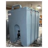 CAMBRO INSULATED BEVERAGE DISPENSER
