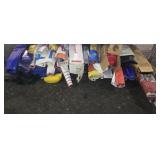 ASSORTED VINYL BANNERS & SIGNS